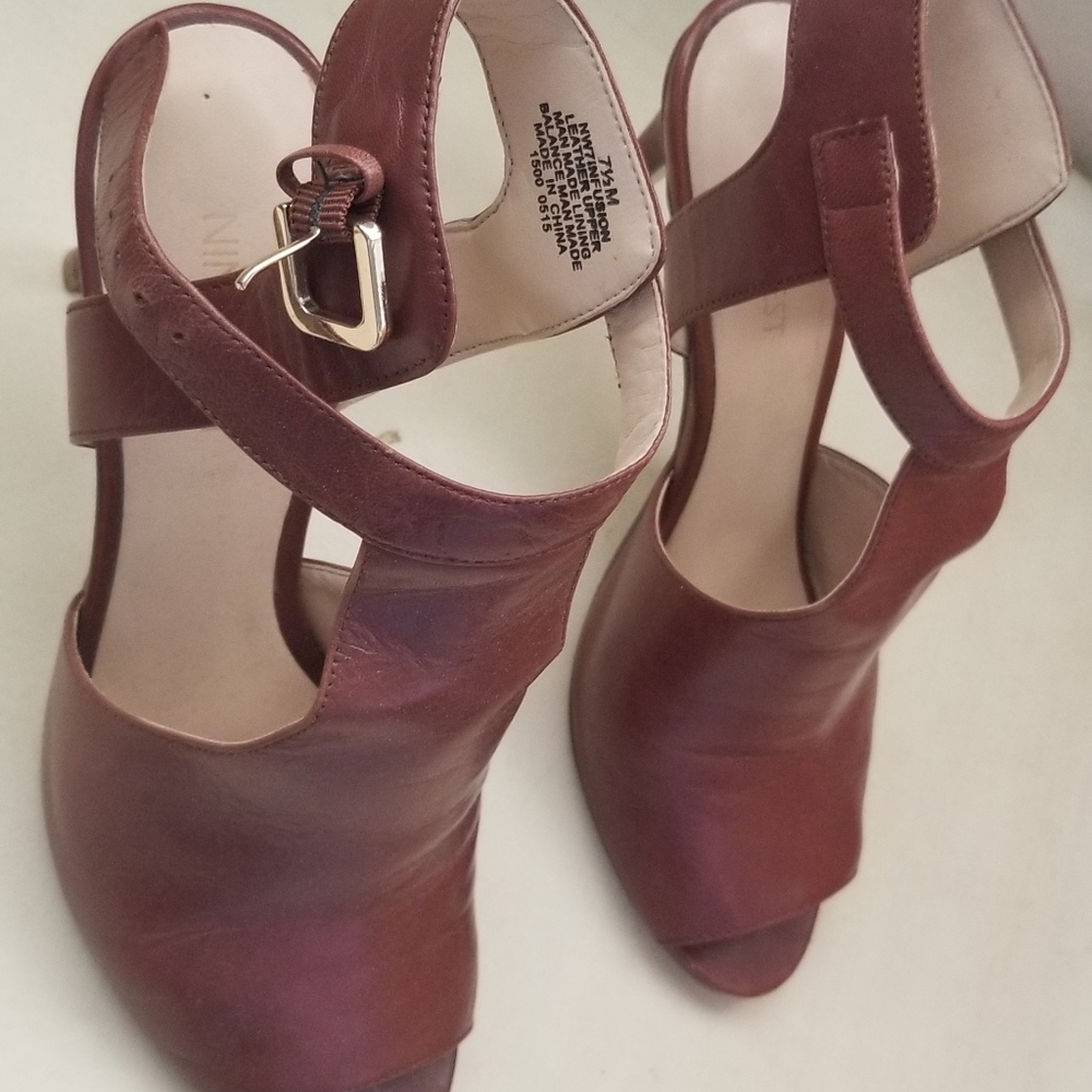 Sandals - Picture 3 of 4